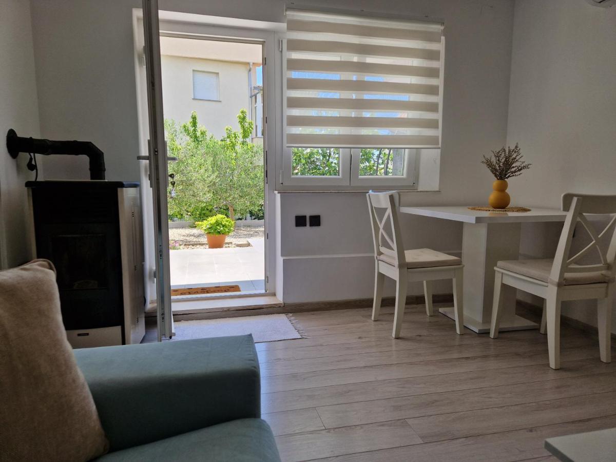 Apartman Jurjevic คิร์ก ภายนอก รูปภาพ