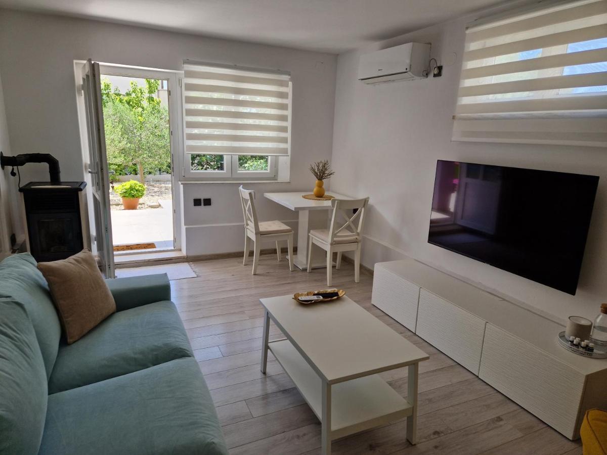 Apartman Jurjevic คิร์ก ภายนอก รูปภาพ